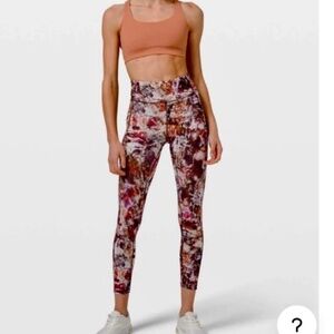 Lululemon sz 6 High Rise Tight 25” inseam Womens Motion Flux Multi